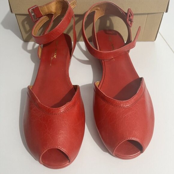 New in Box Remix Vintage COMO Red Leather Anklestrap Sandals sz 10 - Picture 1 of 8